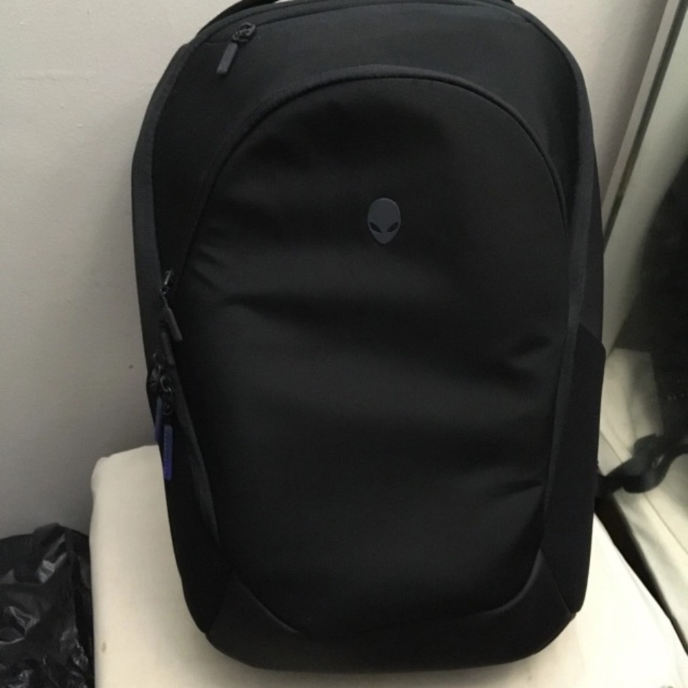 DELL ALIENWARE 18 BACKPACK Hardly Used